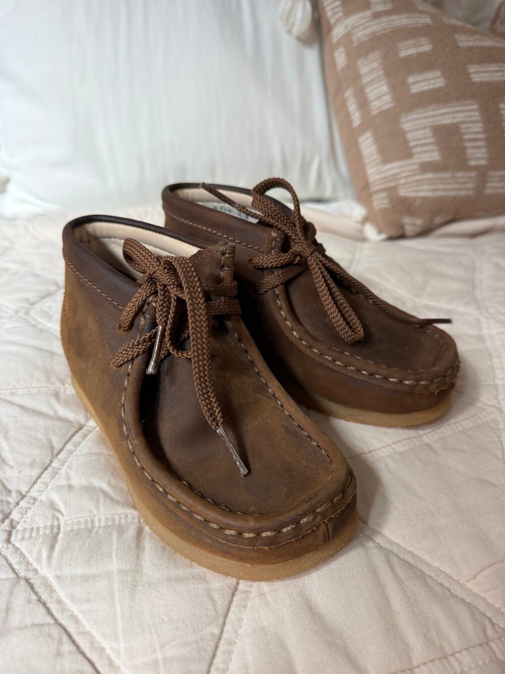 Clarks Wallabee Boot - Little Kid - Beeswax Size 10 Wide